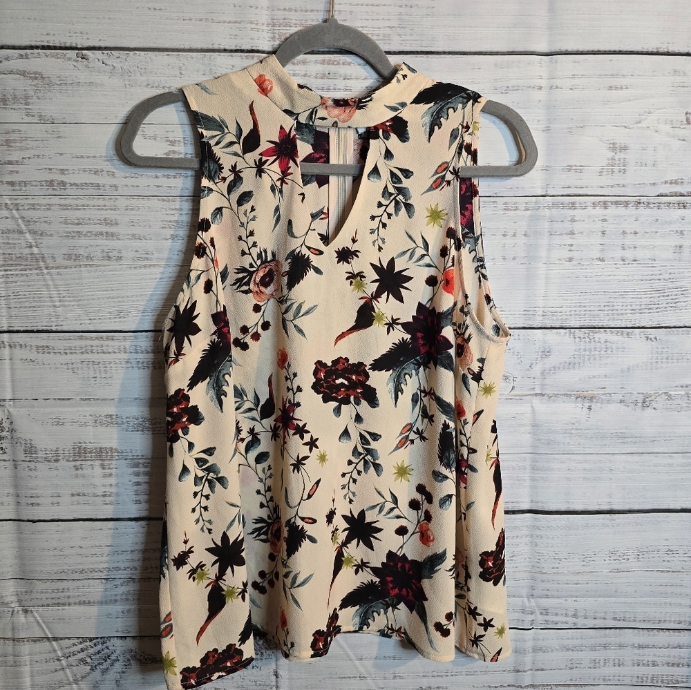 Carolina Belle beige and floral casual sleeveless blouse. Womans size Large.